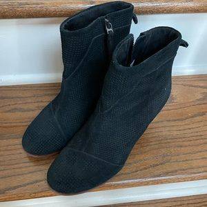 Toms Suede Perforated Lunata Ankle Booties Desert Black 9.5